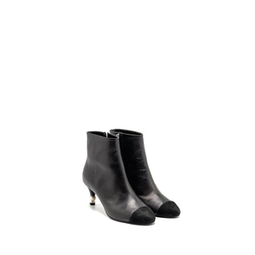 Chanel Size 37 Interlocking Boots Letter/Pearl Leather Black