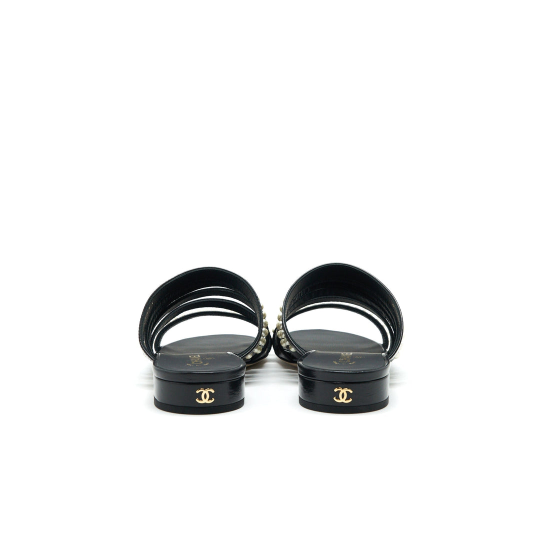 Chanel size37 Leather and pearl sandal black