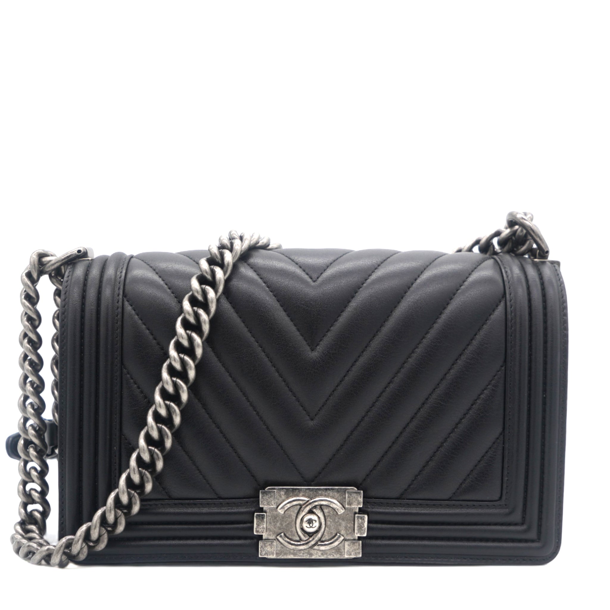 Chanel Boy Flap Chevron Calfskin Silver-tone Medium Black