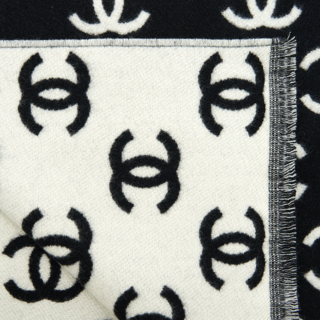 Chanel CC full logo Wool / cashmere double side scarf black/ white