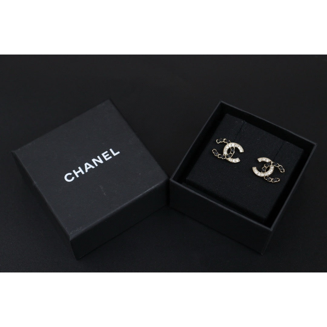 Very Good ( Rank A) ?CHANEL COCO Mark Satin cc Chain Diamond Earrings ?V25052510