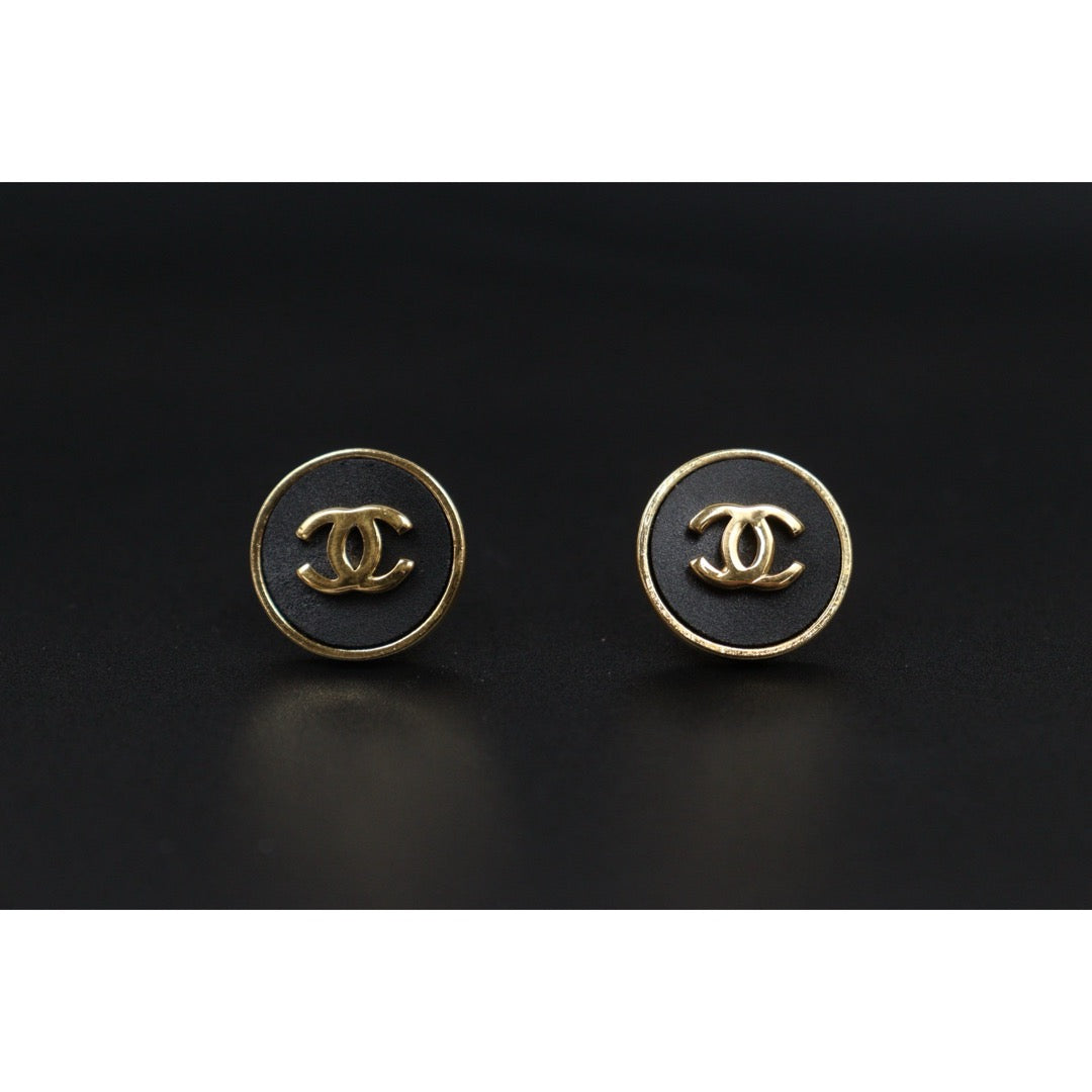 Very Good ( Rank A) ?CHANEL Coco Mark Round Earrings Made In 2002 Year ?V25070201