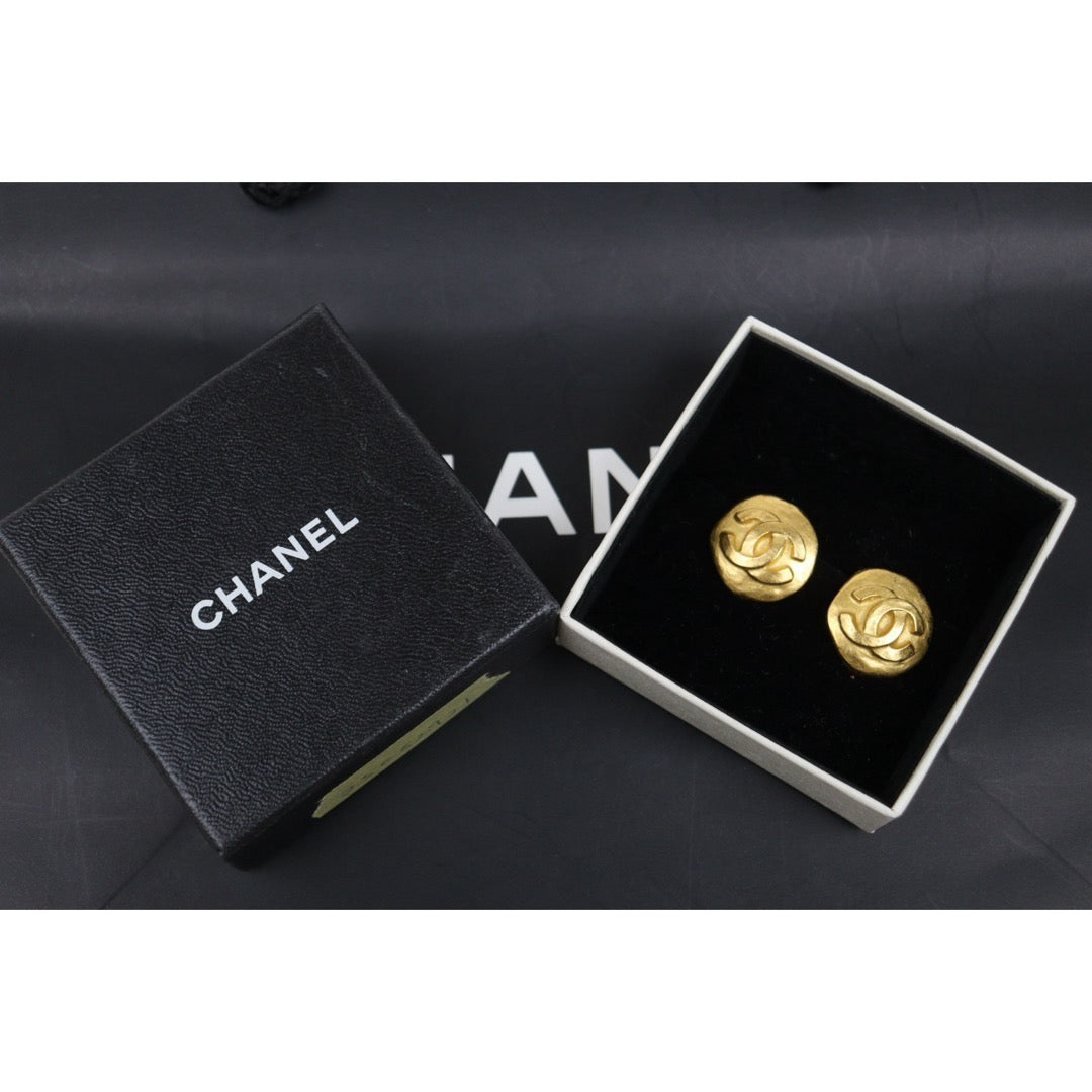 Very Good ( Rank A) ?CHANEL Coco Mark Gold 24 Plated Round Earrings Made In 1995 Year?25052921