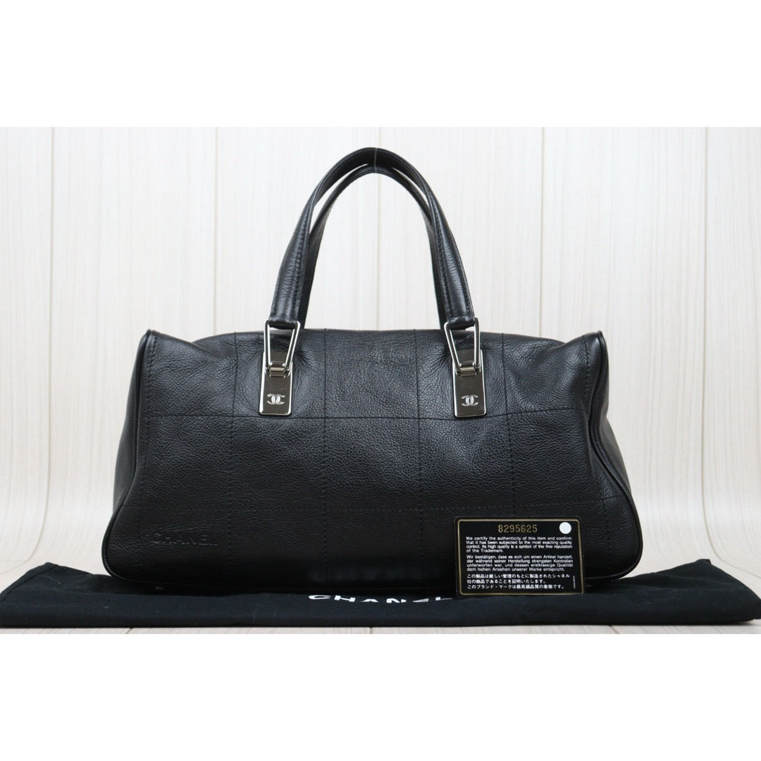 Very Good ( Rank A)? CHANEL Calfskin Choco Bar Handbag Black Made in 2003-2004 Year?P25062706