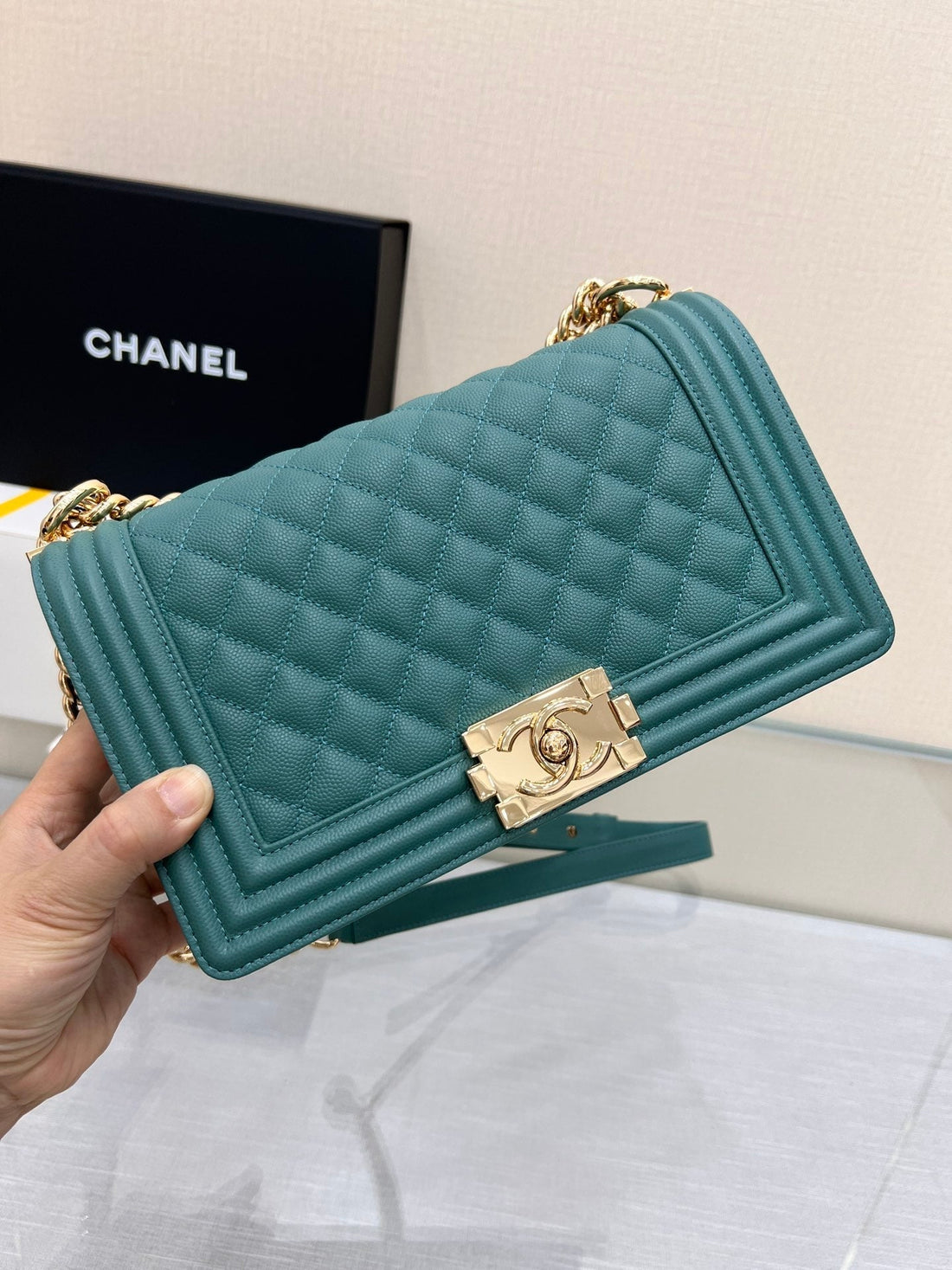 CHANEL BOY BAG MEDIUM 25 EVERGREEN CAVIAR GOLD HARDWARE
