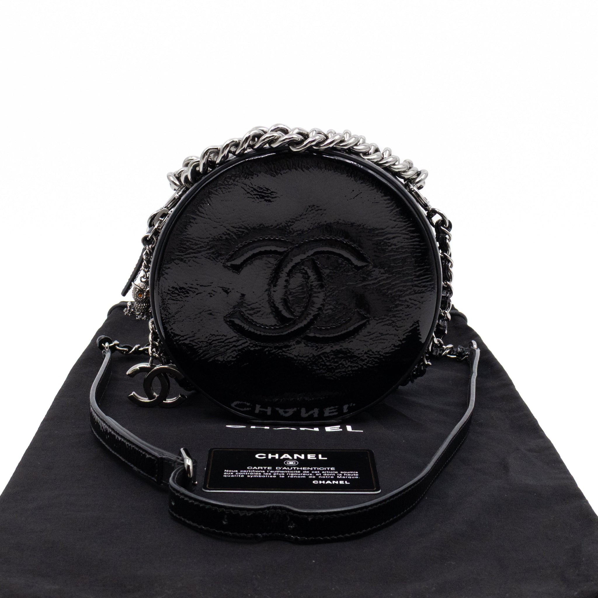 Round As Earth Bag Black Patent Leather Silver