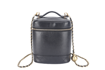 CHANEL VINTAGE VANITY CASE (411xxxx) BLACK LAMBSKIN LEATHER GOLD HARDWARE WITH THIRD PARTY CHAIN, COMPARTMENT AND