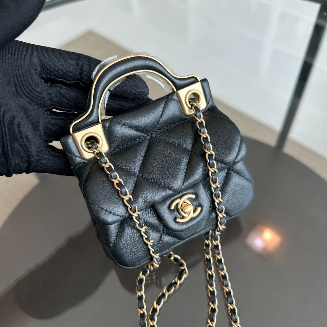 *Brand New* Flap Lambskin Cardholder with Chain 21A Black GHW No 31