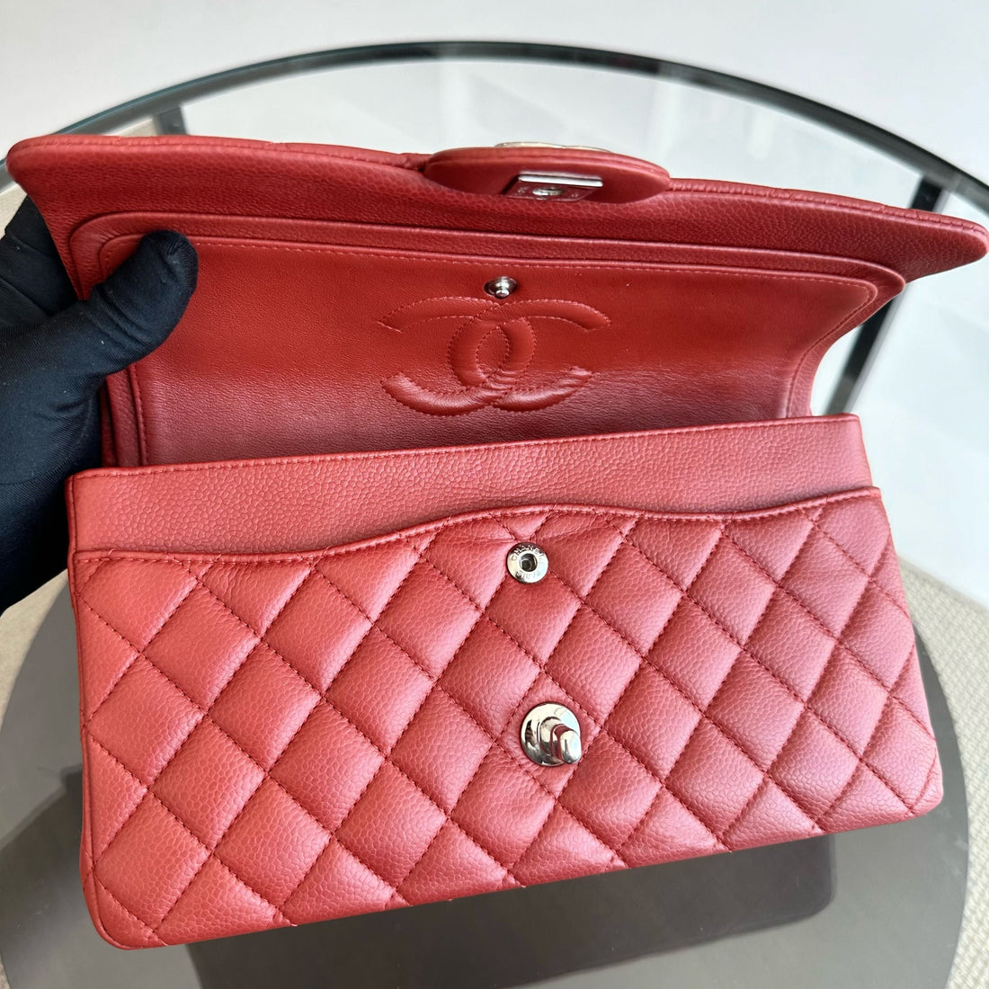 *Caviar* Caviar Medium 25CM Quilted Red SHW No 14