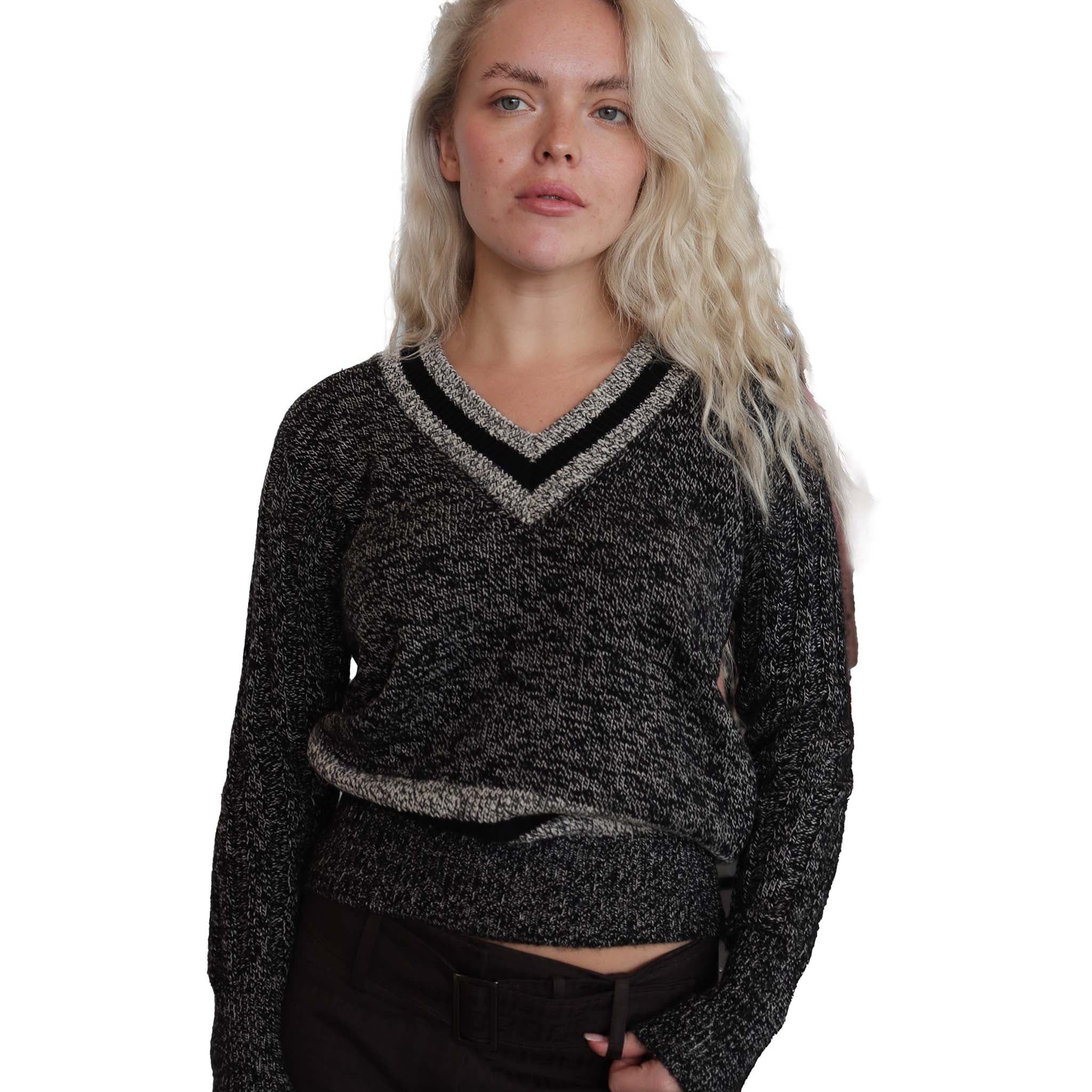 Chanel Cashmere V-neck - DXBS2551