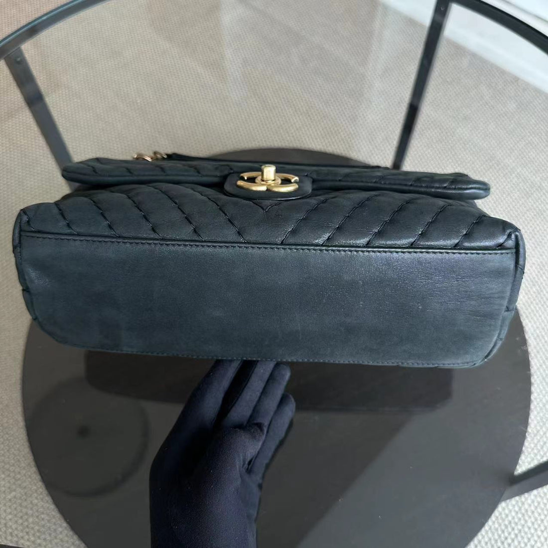 Chevron V-Stich Seasonal Classic Flap Black GHW NO 14