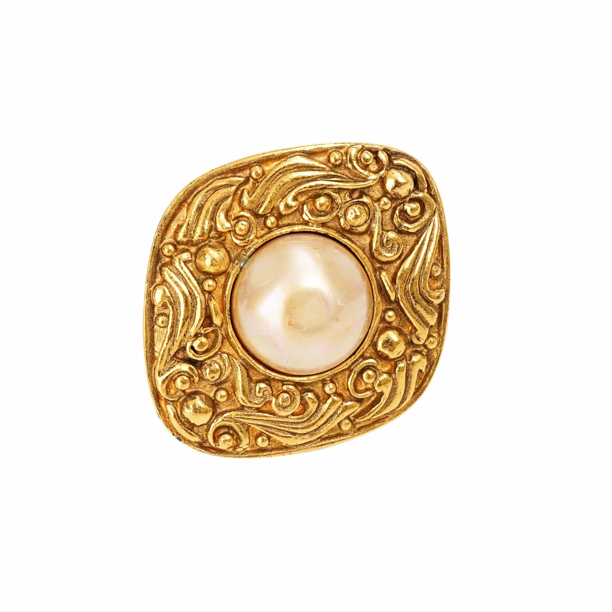 CHANEL Brooch metal Gold CC Auth bs14659 DBXS1647