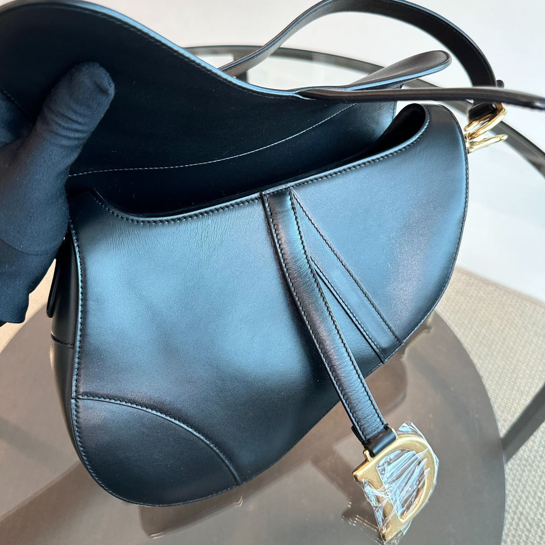 Saddle Medium Smooth Calfskin Black GHW