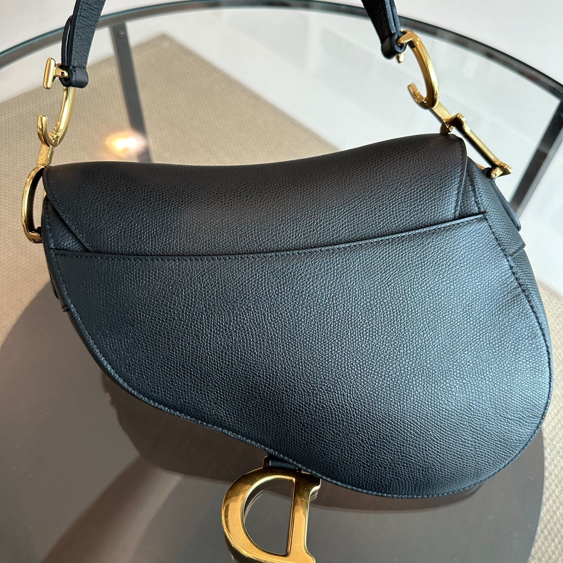 Saddle Medium Grained Calfskin Black GHW