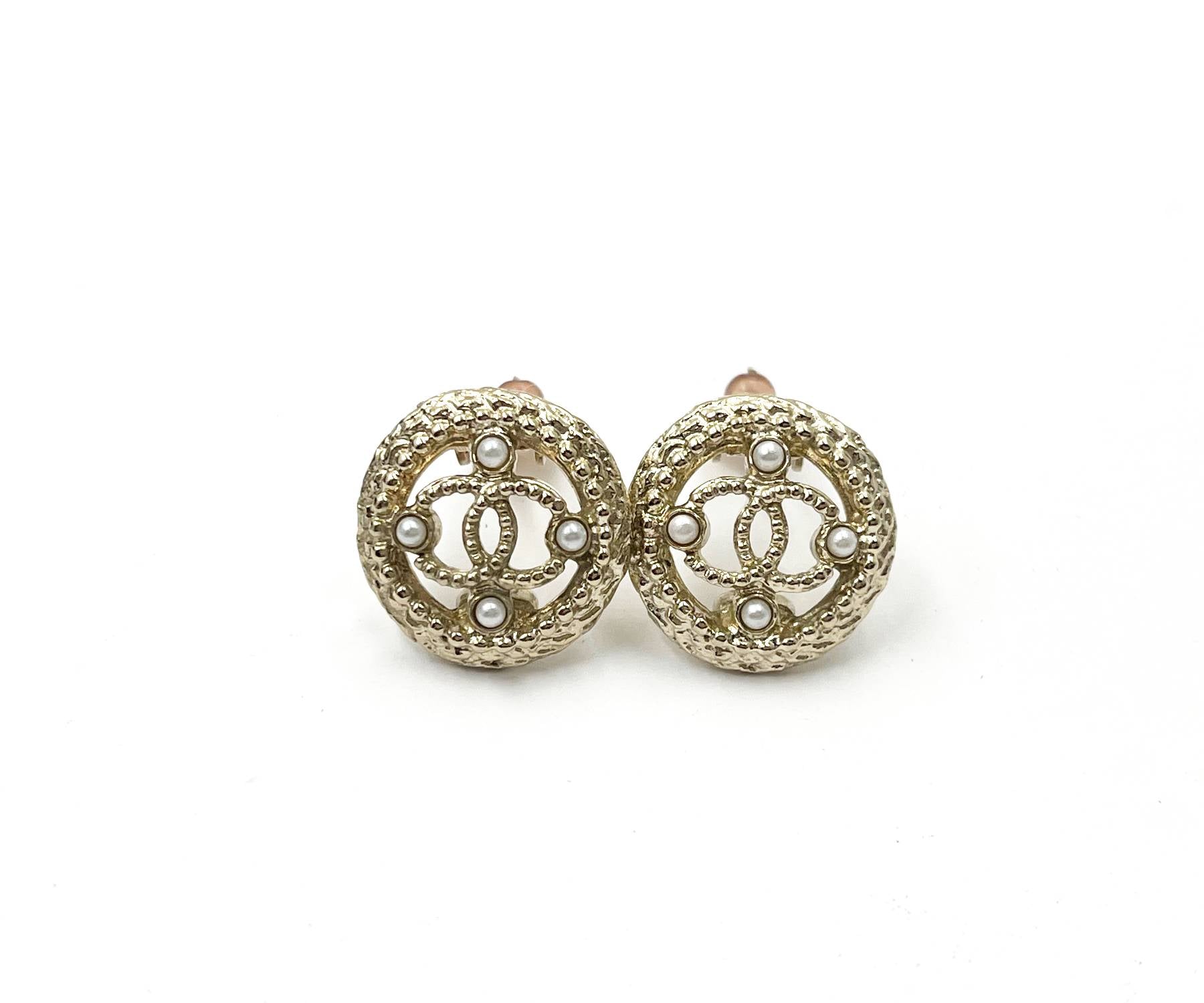 Top Quality Chanel Gold CC Round Pearl Clip on Earrings