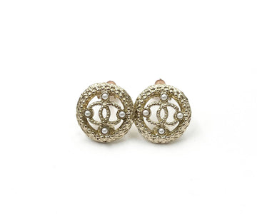 Top Quality Chanel Gold CC Round Pearl Clip on Earrings