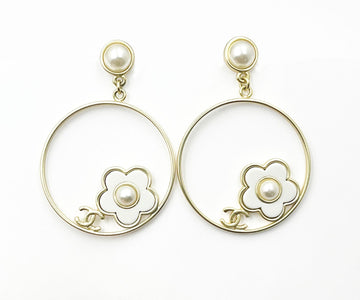 Top Quality Chanel Gold CC White Daisy Round Ring Large Piercing Earrings
