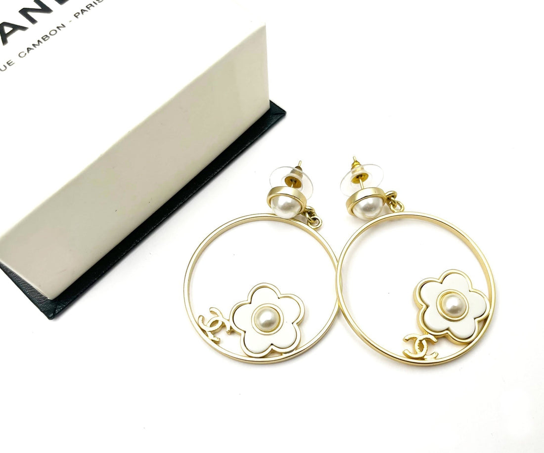 Top Quality Chanel Gold CC White Daisy Round Ring Large Piercing Earrings