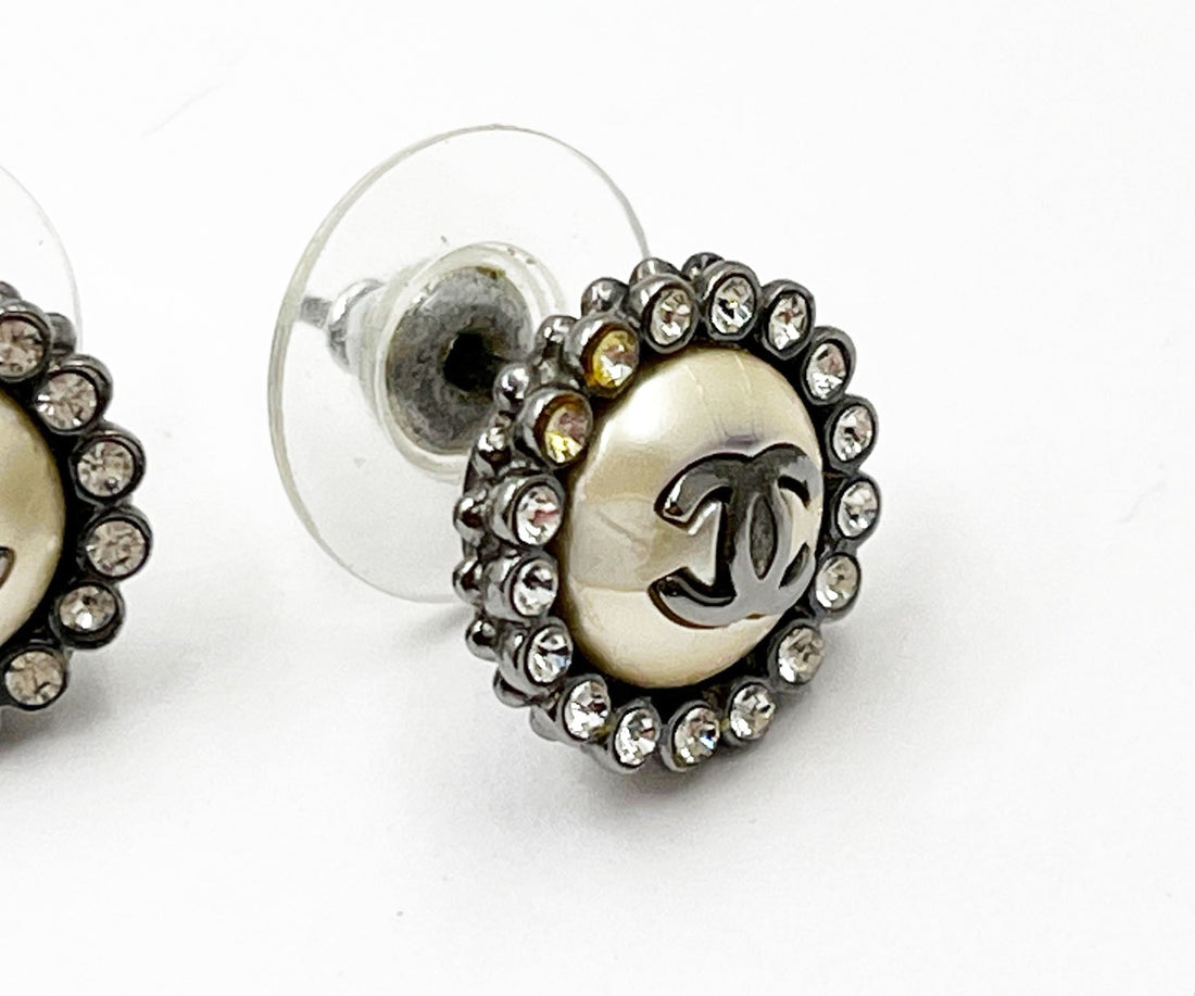 Top Quality Chanel Gunmetal CC Round Crystal Small Piercing Earrings