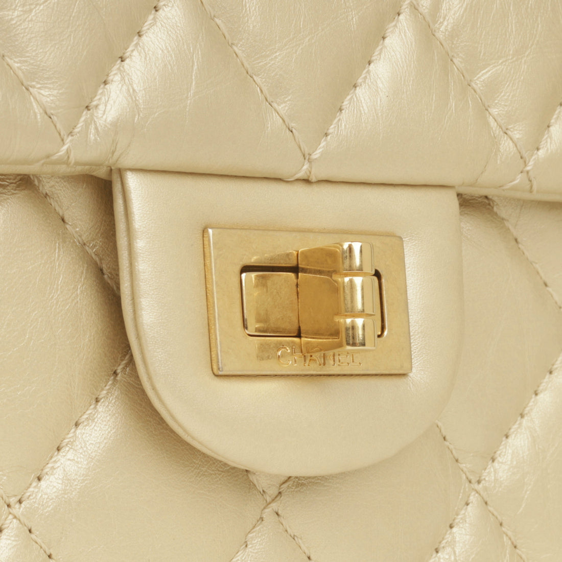 Chanel 2.55 Reissue 226 Champagne