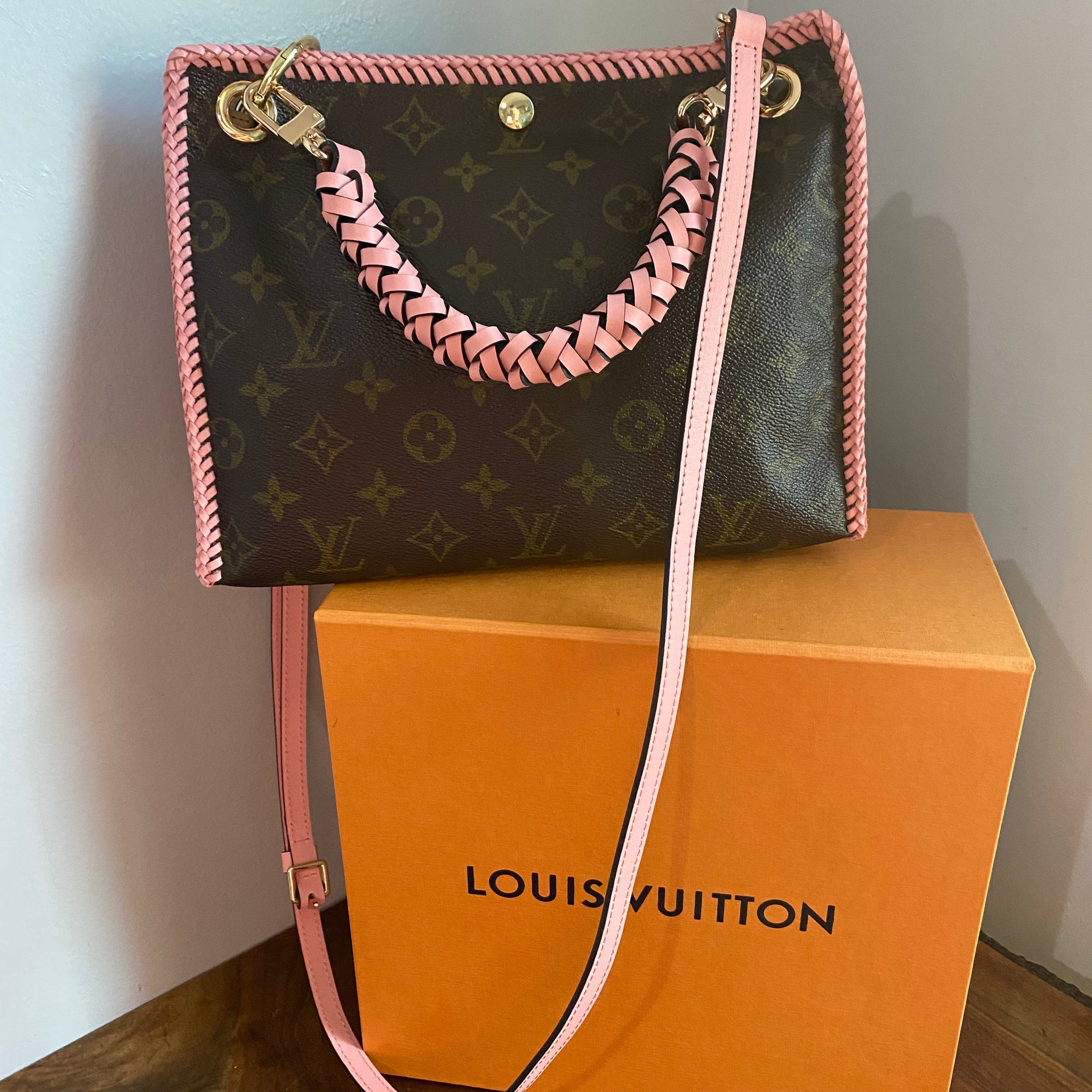 The Swan Crossbody -Prestige Totes Bags Monogram in Pale Pink