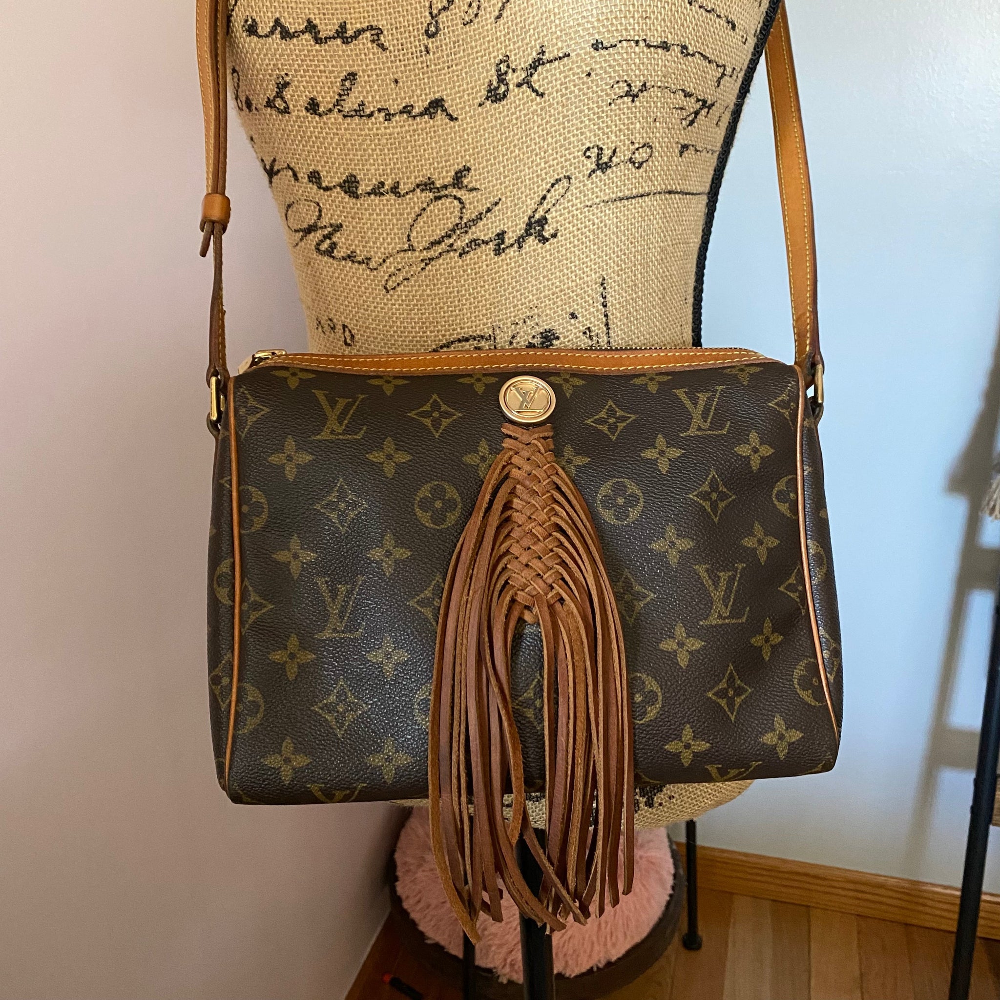 The Partridge Crossbody Bag -Prestige Totes Bags Monogram in Tan Fringe