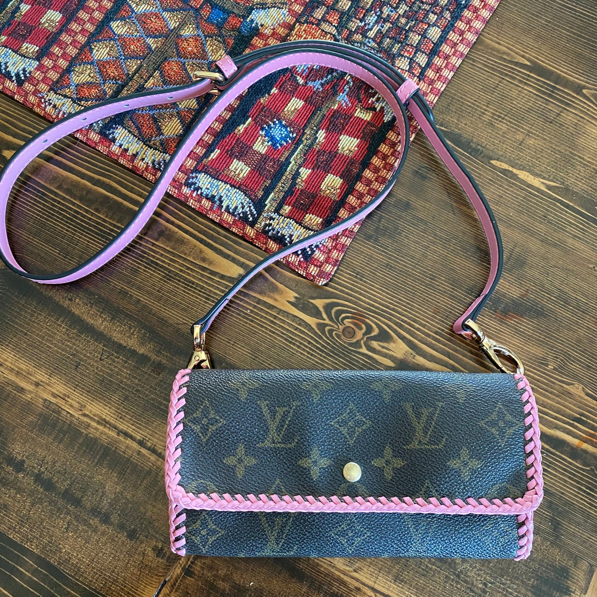 The Junco Wallet Crossbody -Prestige Totes Bags Monogram in Pink