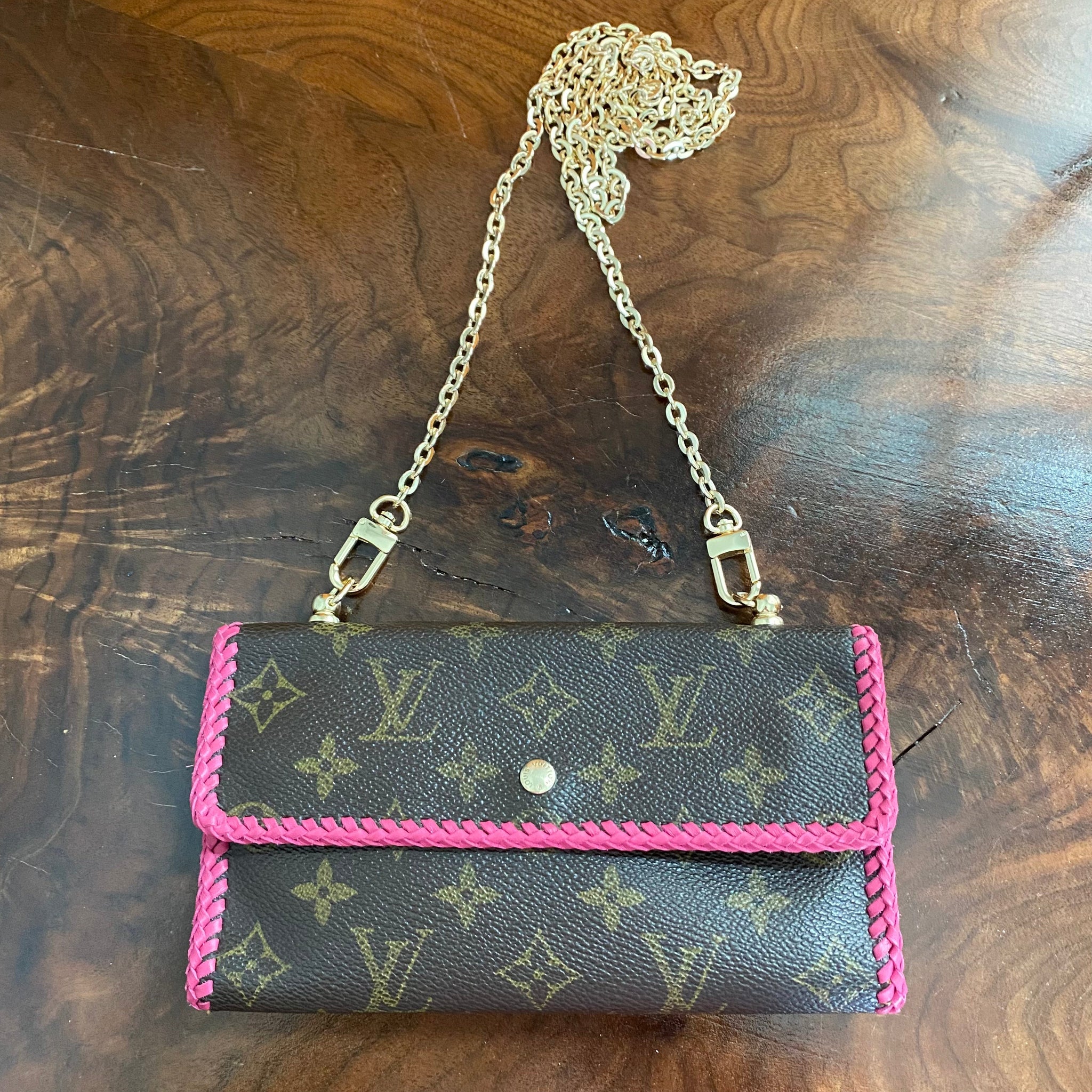 The Junco Wallet Crossbody -Prestige Totes Bags Monogram in Hot Pink