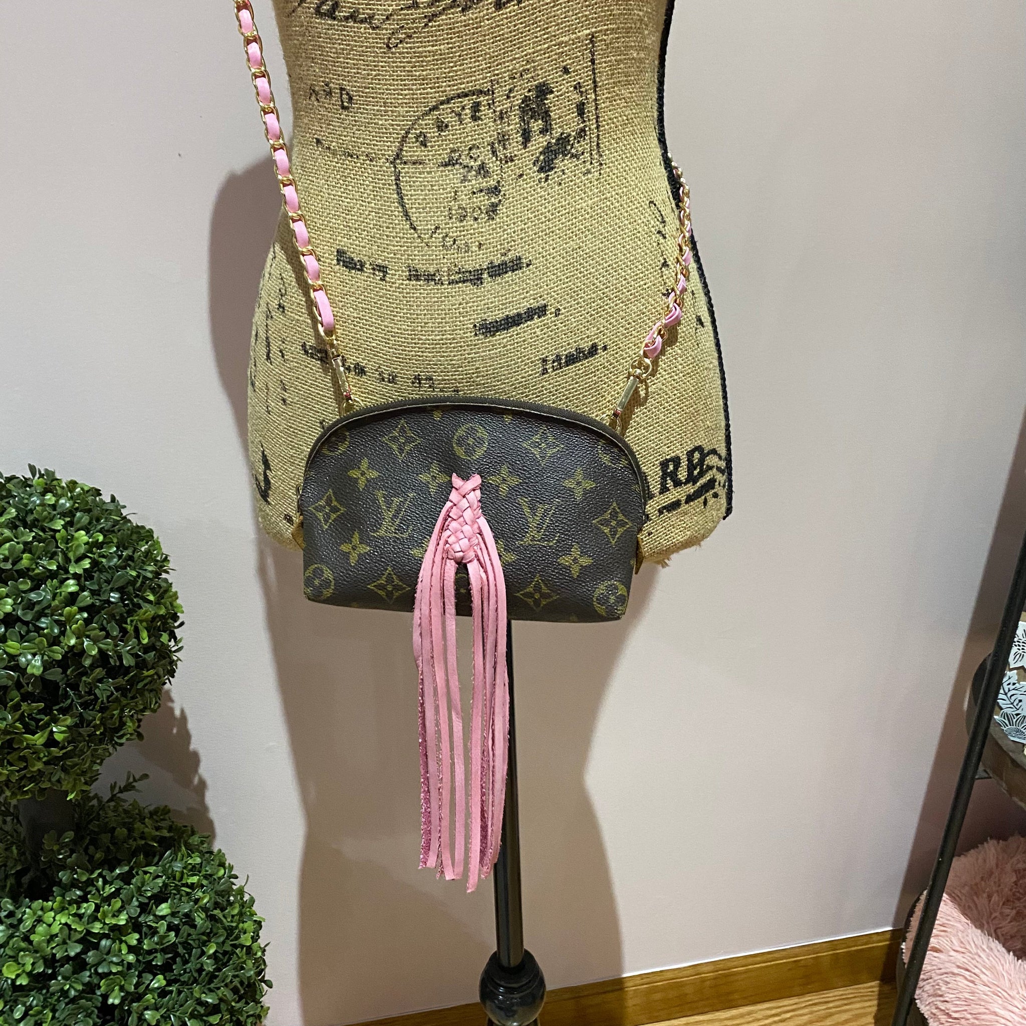 The Junco Crossbody Bag -Prestige Totes Bags Monogram in Pink Fringe