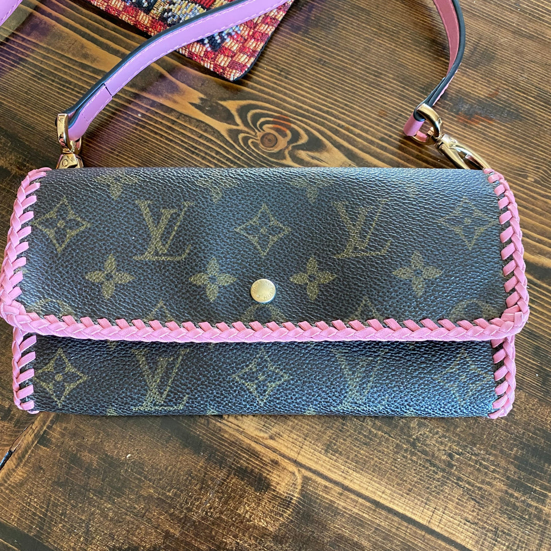 The Junco Wallet Crossbody -Prestige Totes Bags Monogram in Pink