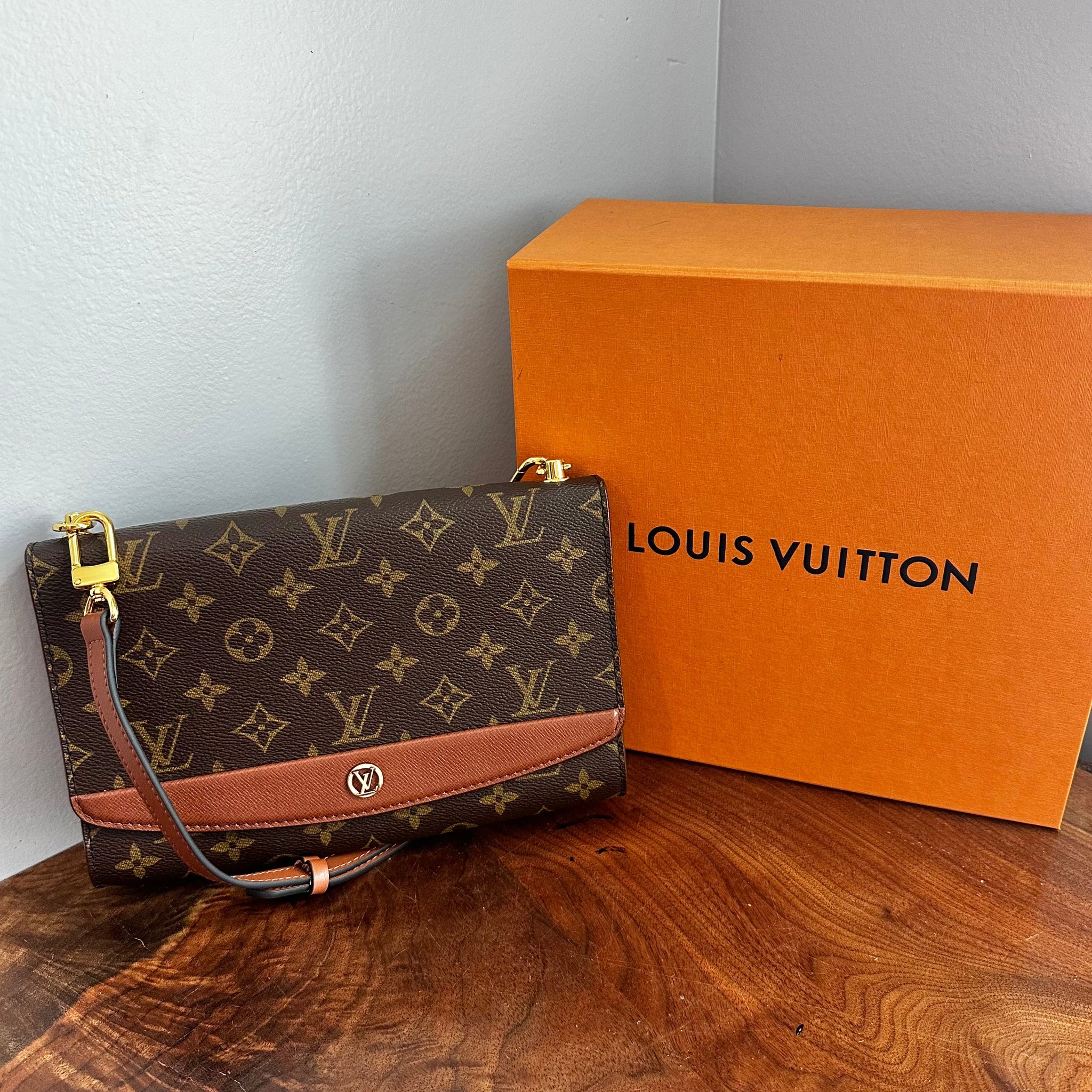 The Junco Crossbody -Prestige Totes Bags Monogram in Whiskey