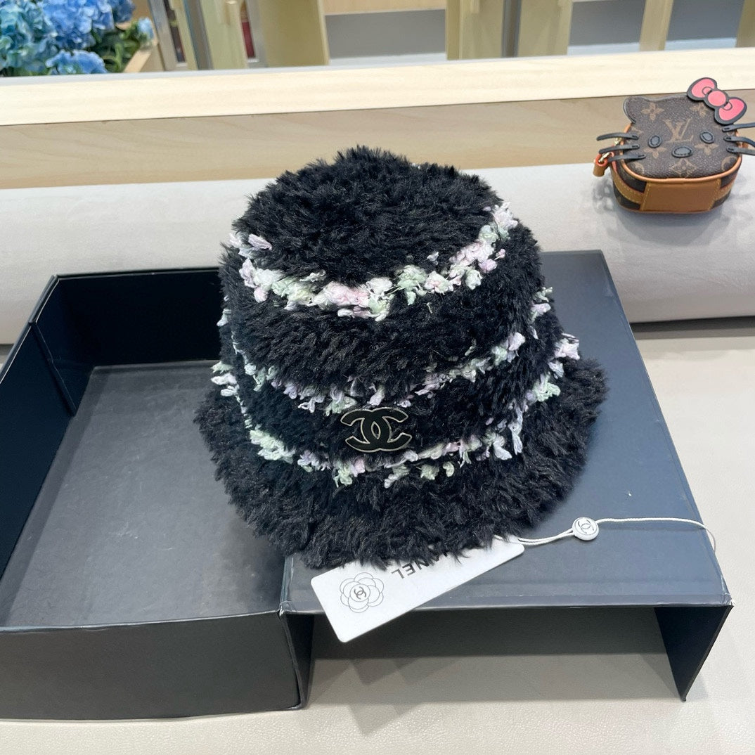 CHANEL BUCKET HAT IN BLACK FLEECE 421273