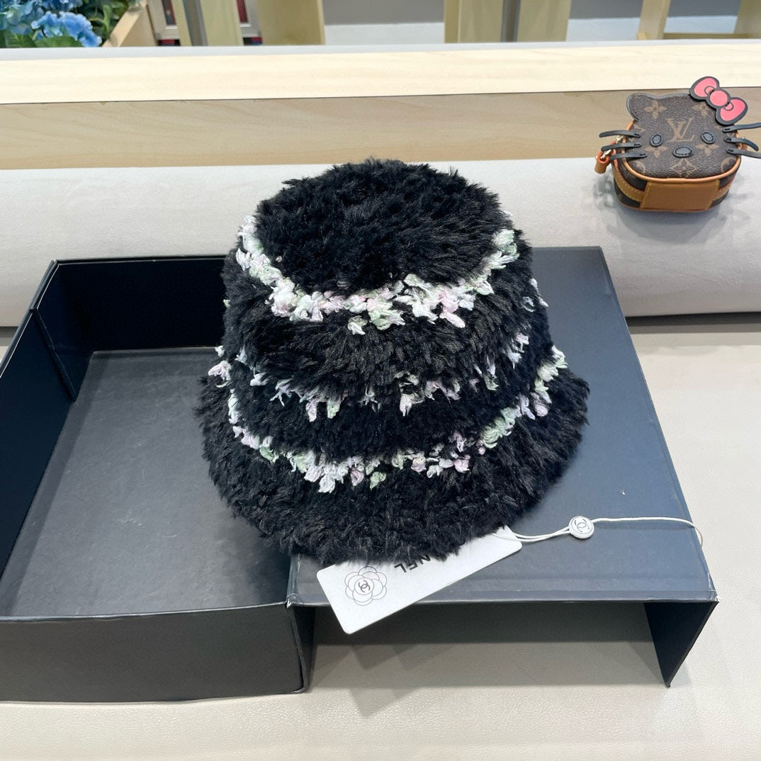 CHANEL BUCKET HAT IN BLACK FLEECE 421273