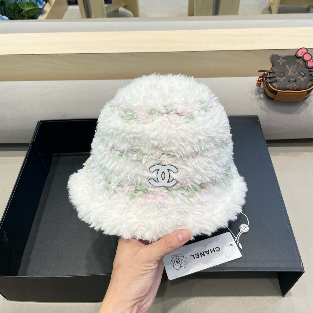 CHANEL BUCKET HAT IN WHITE FLEECE 421275