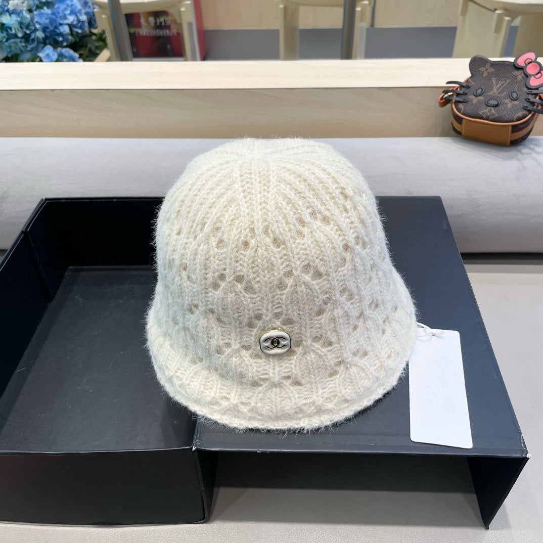 CHANEL BUCKET HAT WHITE KNITTED FABRIC WITH RABBIT FUR 428092