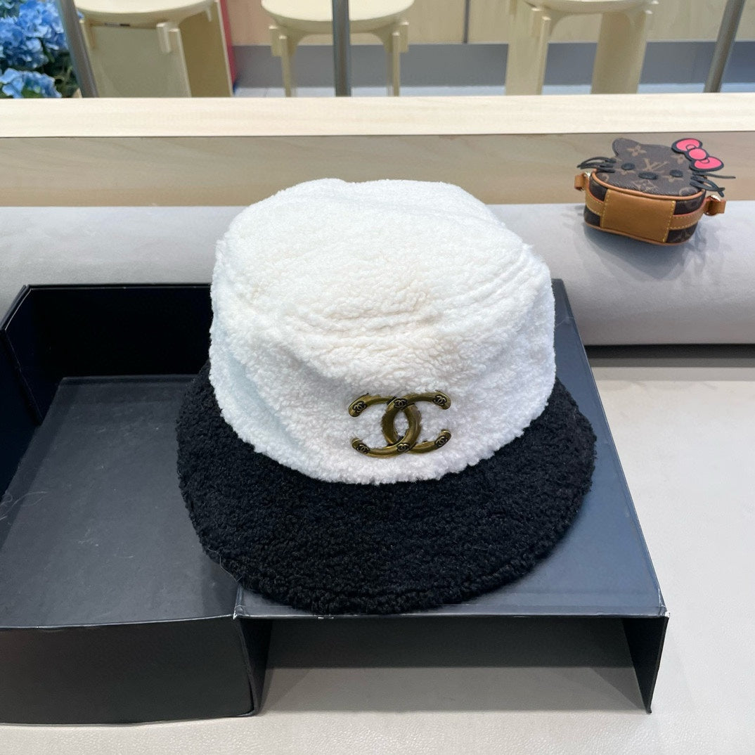 CHANEL BUCKET HAT IN BLACK MIX WHITE LAMB WOOL 431621