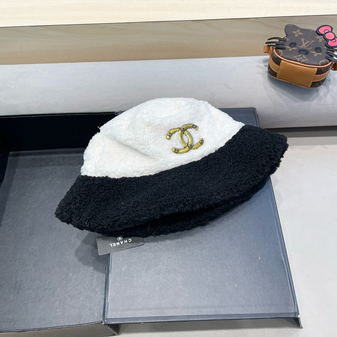 CHANEL BUCKET HAT IN BLACK MIX WHITE LAMB WOOL 431621