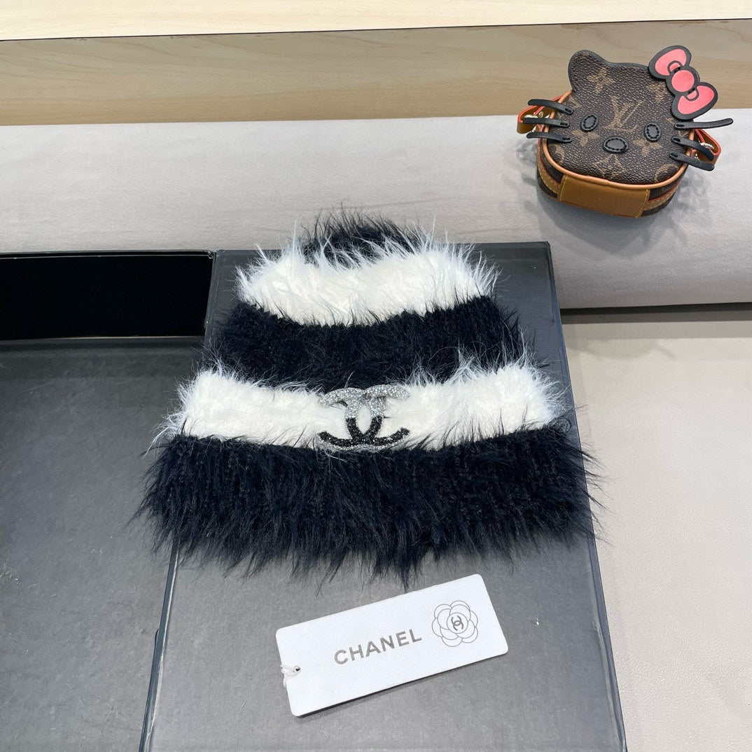 CHANEL BUCKET HAT IN WHITE MIX BLACK PLUSH AND WOOL 433424