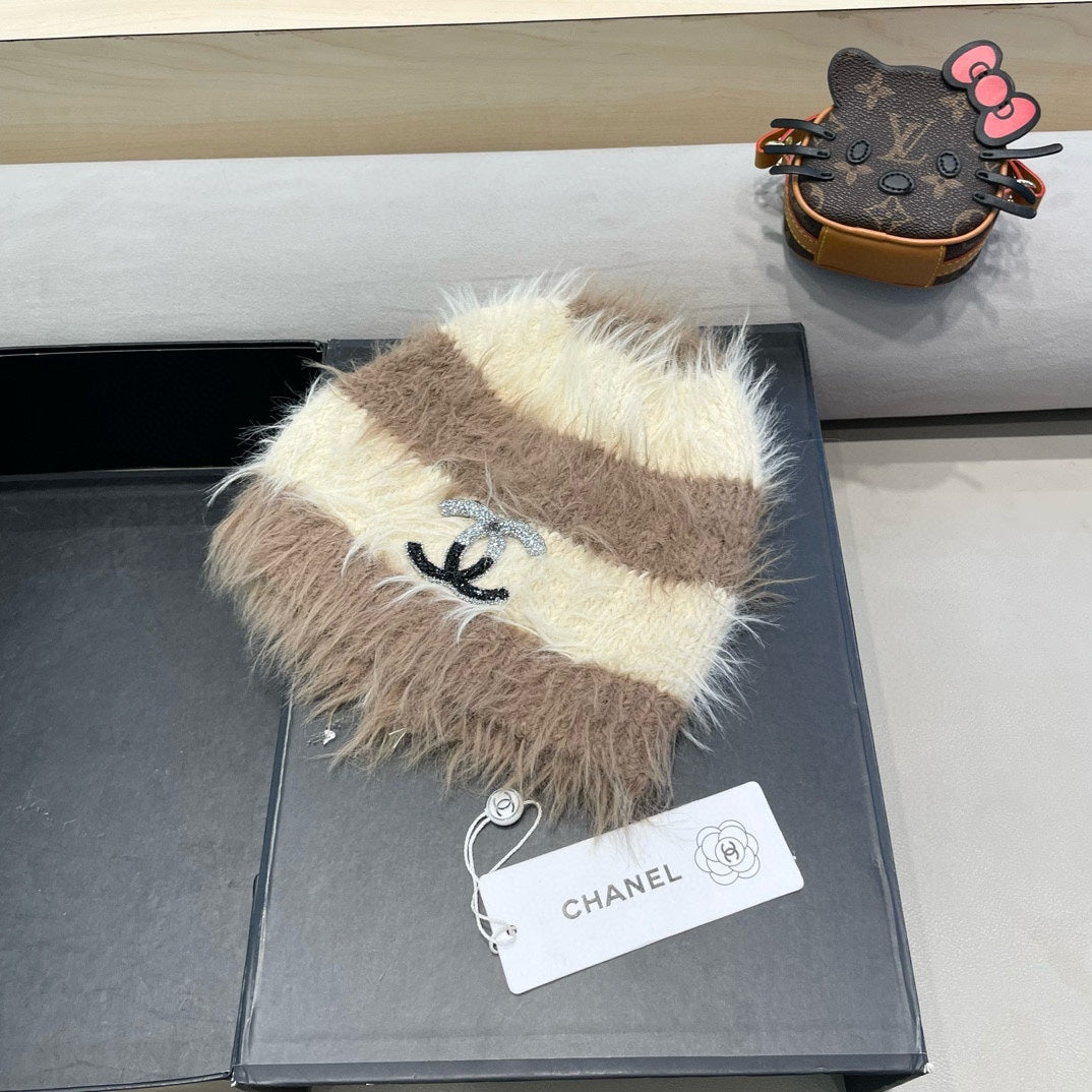 CHANEL BUCKET HAT IN BEIGE MIX CAMEL BROWN PLUSH AND WOOL 433425