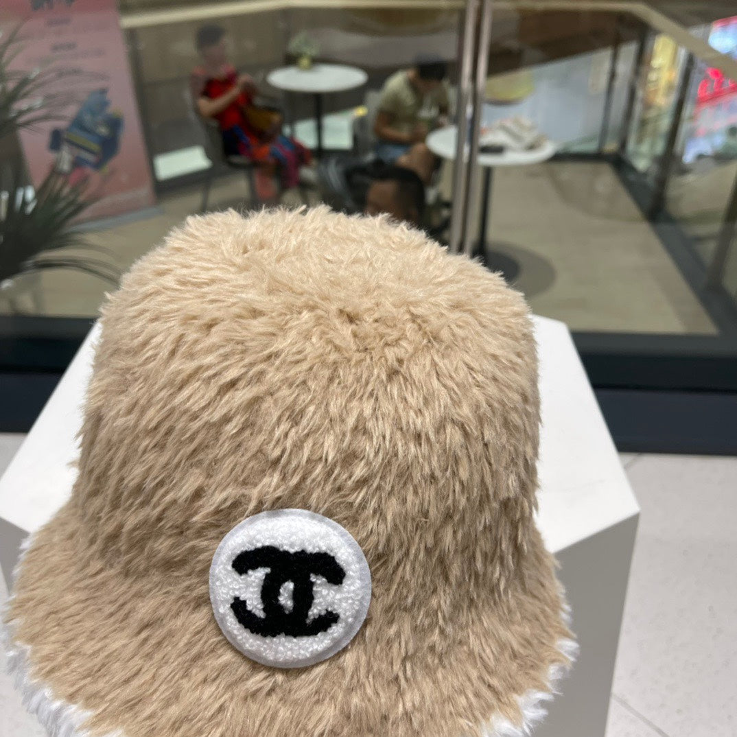 CHANEL BUCKET HAT IN CAMEL BEIGE MIX WHITE LAMB FUR 420890