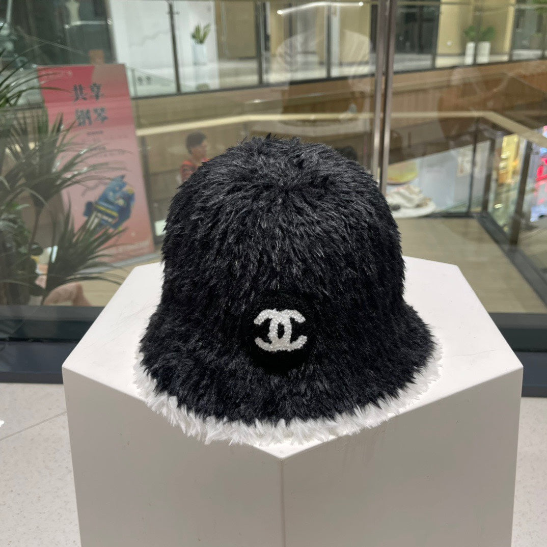 CHANEL BUCKET HAT IN BLACK MIX WHITE LAMB FUR 420892