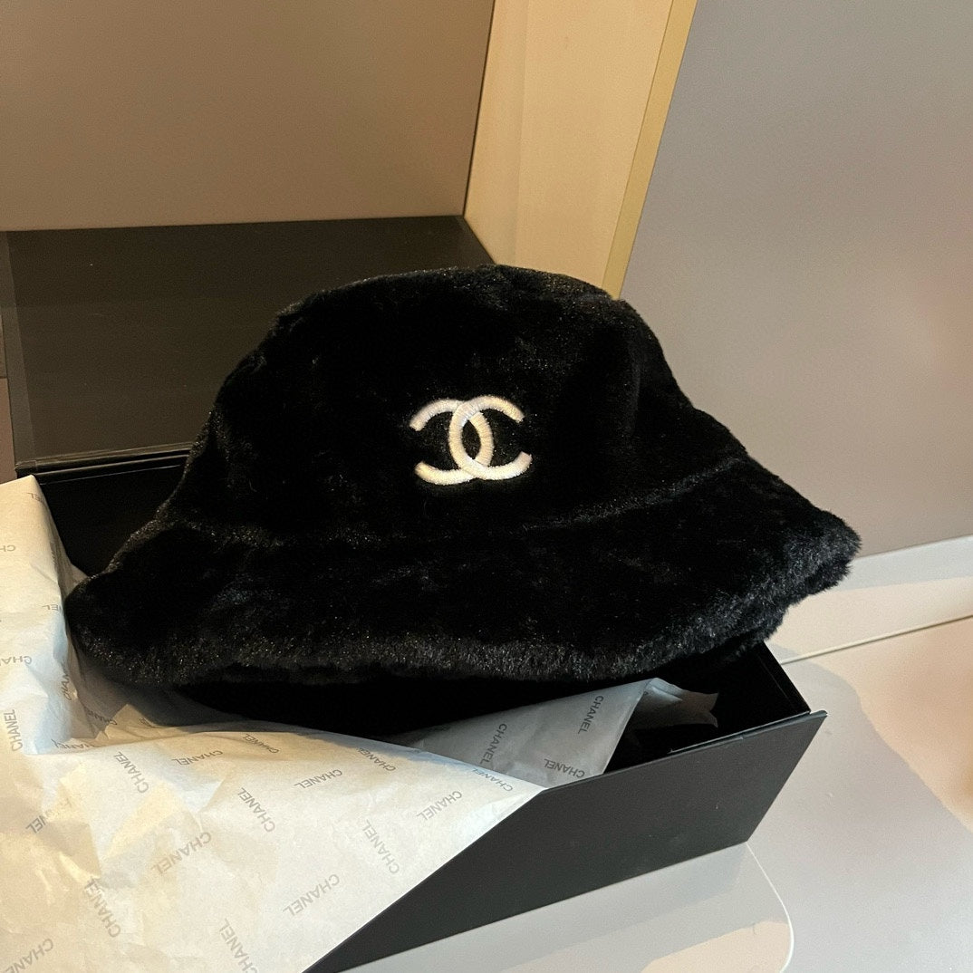 CHANEL BUCKET HAT IN BLACK FLEECE 429805