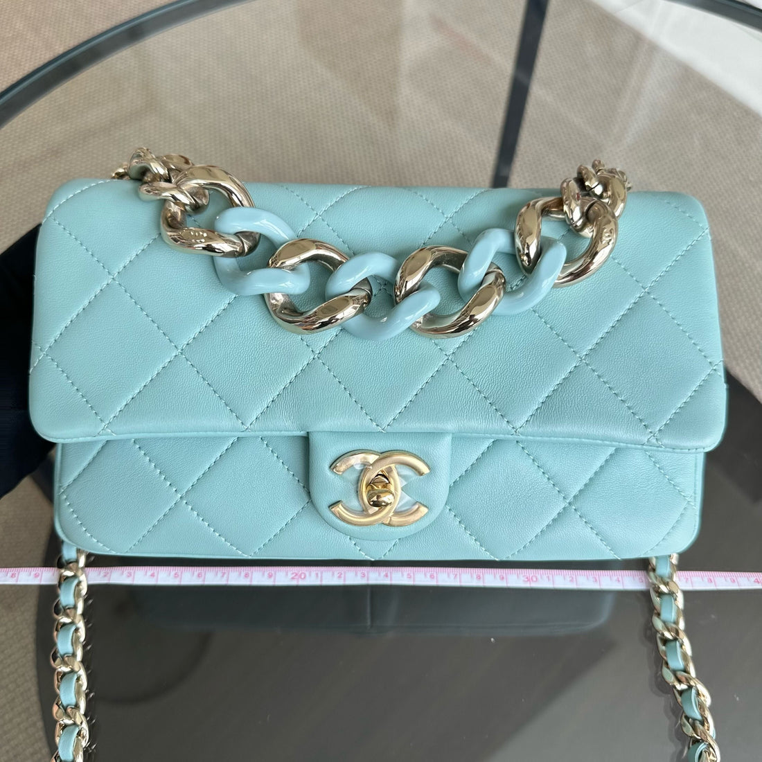 *Like New* 2020 Elegant Resin Chain Quilted Lambskin Light Blue GHW No 29